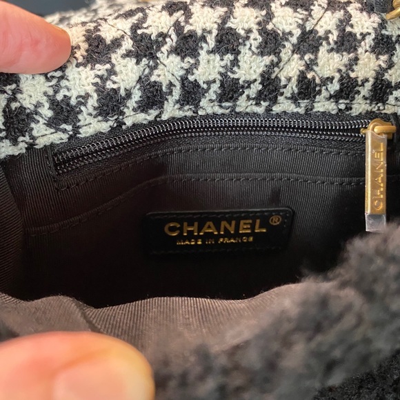 ‼️SOLD‼️Chanel River Tweed Crossbody Houndstooth - Picture 11 of 15